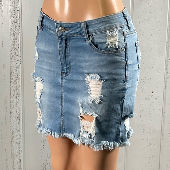 * Forever 21 Women's  Distressed Ripped Denim Mini Skirt Sz 30 - Picture 11 of 17
